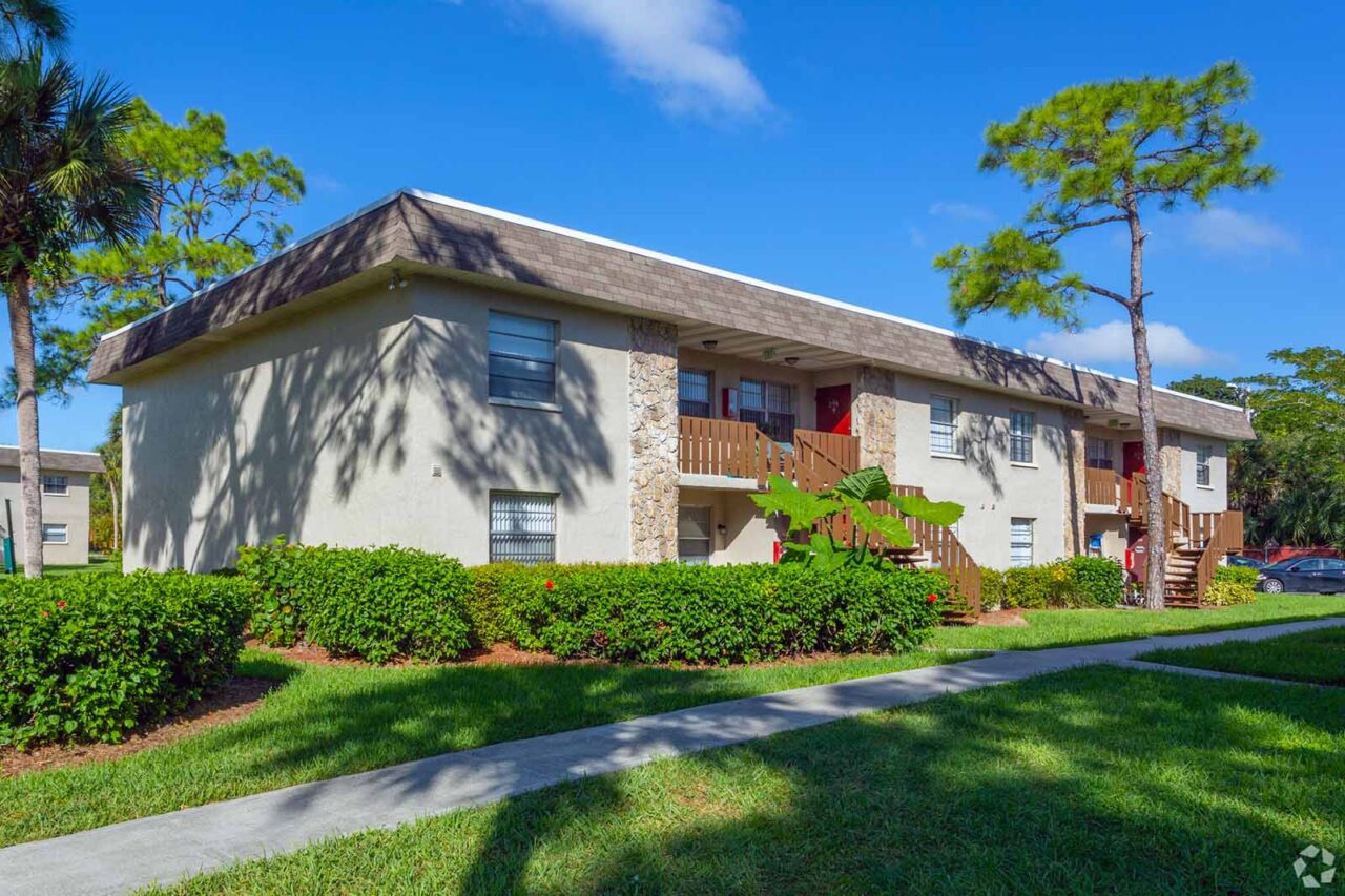 Country View Garden Homes in Ft. Myers FL Affordable Apartments Near