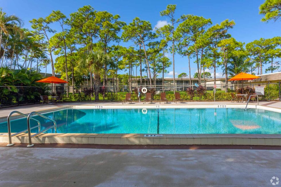 Country View Garden Homes in Ft. Myers FL Affordable Apartments Near