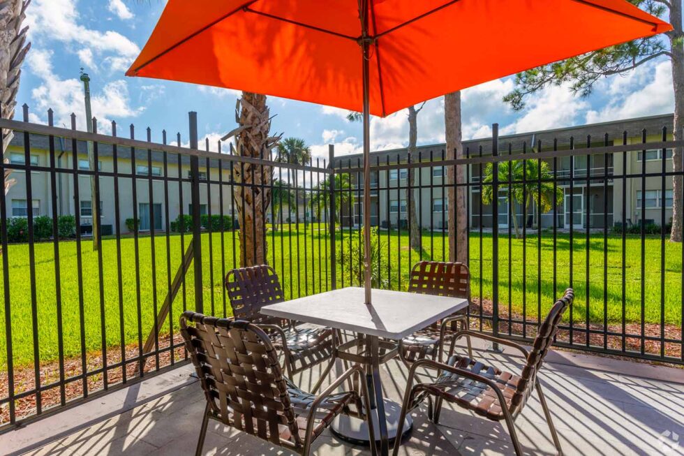 Country View Garden Homes in Ft. Myers FL - Affordable Apartments Near